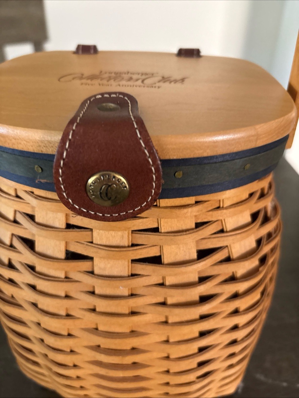 Longaberger Wood Collectors Club Lid with Brown Leather Accents - Picture 6 of 16